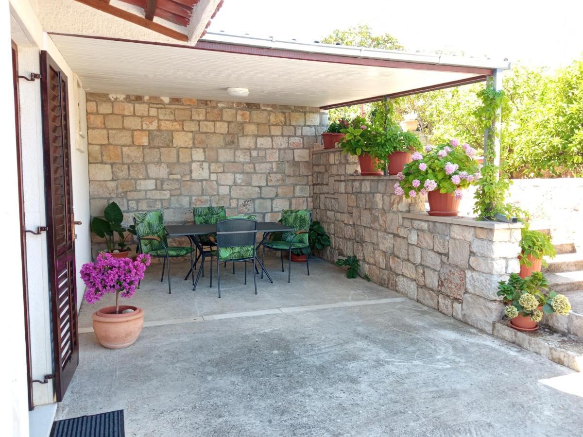 Apartment Viola Supetar Ngoại thất bức ảnh