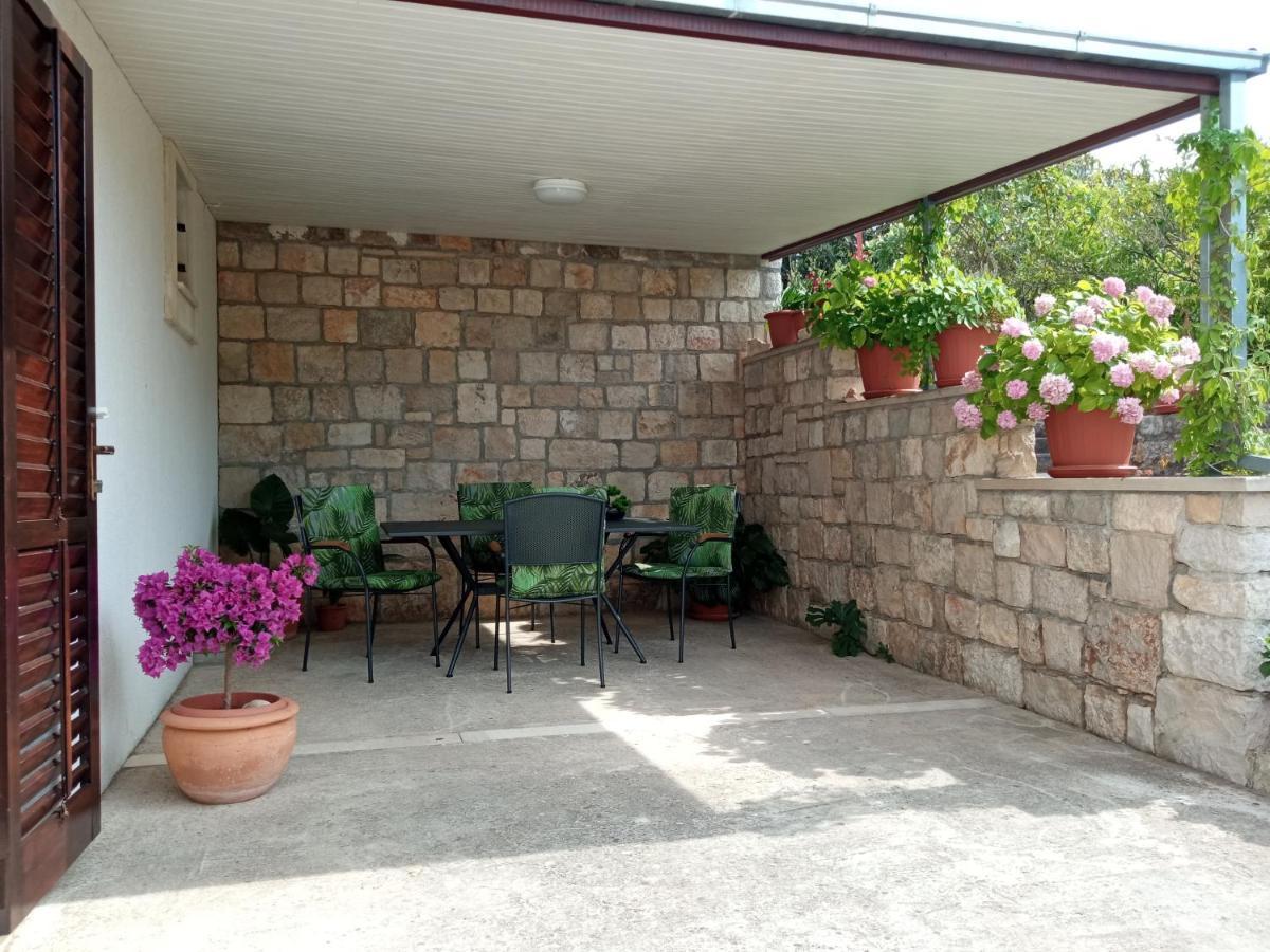 Apartment Viola Supetar Ngoại thất bức ảnh